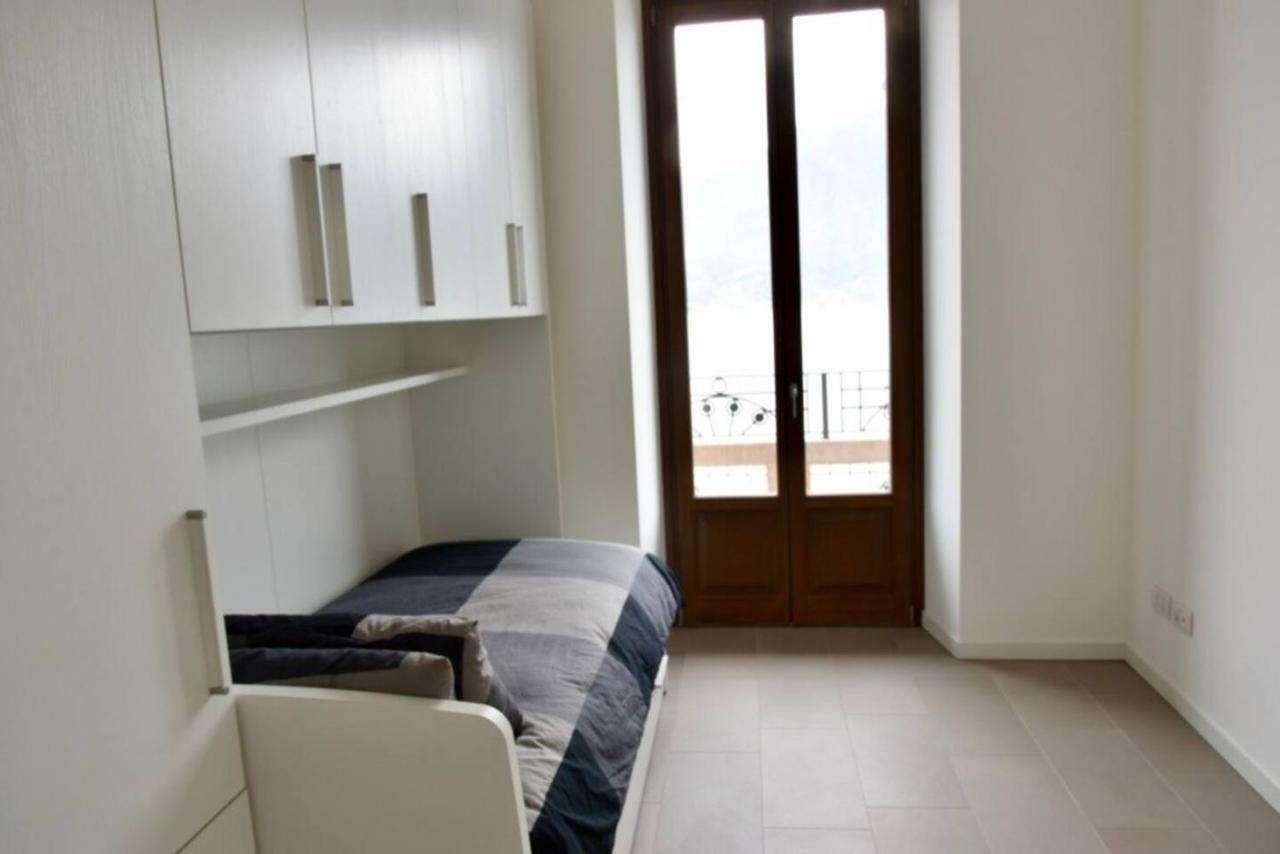 Stylish Lakefront House Lovere Εξωτερικό φωτογραφία