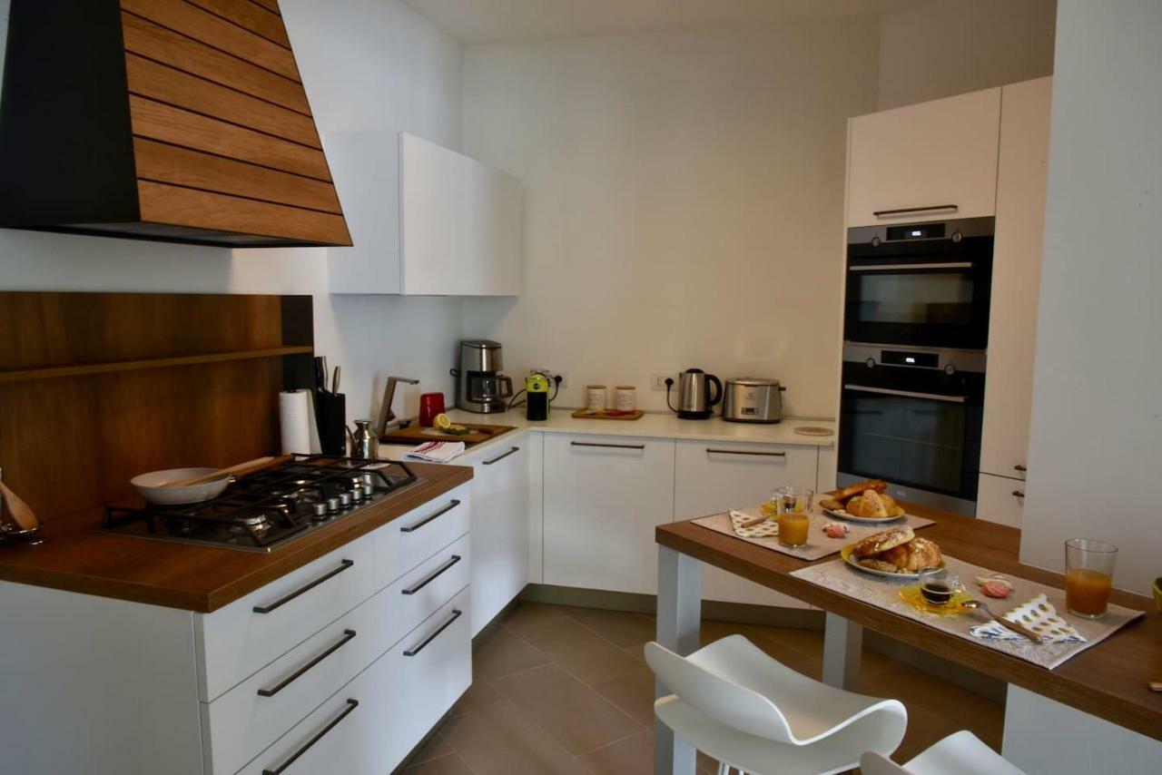 Stylish Lakefront House Lovere Εξωτερικό φωτογραφία