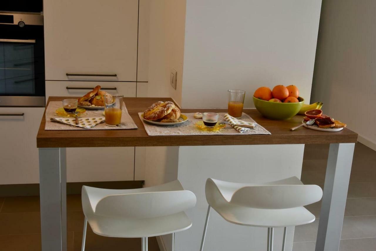 Stylish Lakefront House Lovere Εξωτερικό φωτογραφία