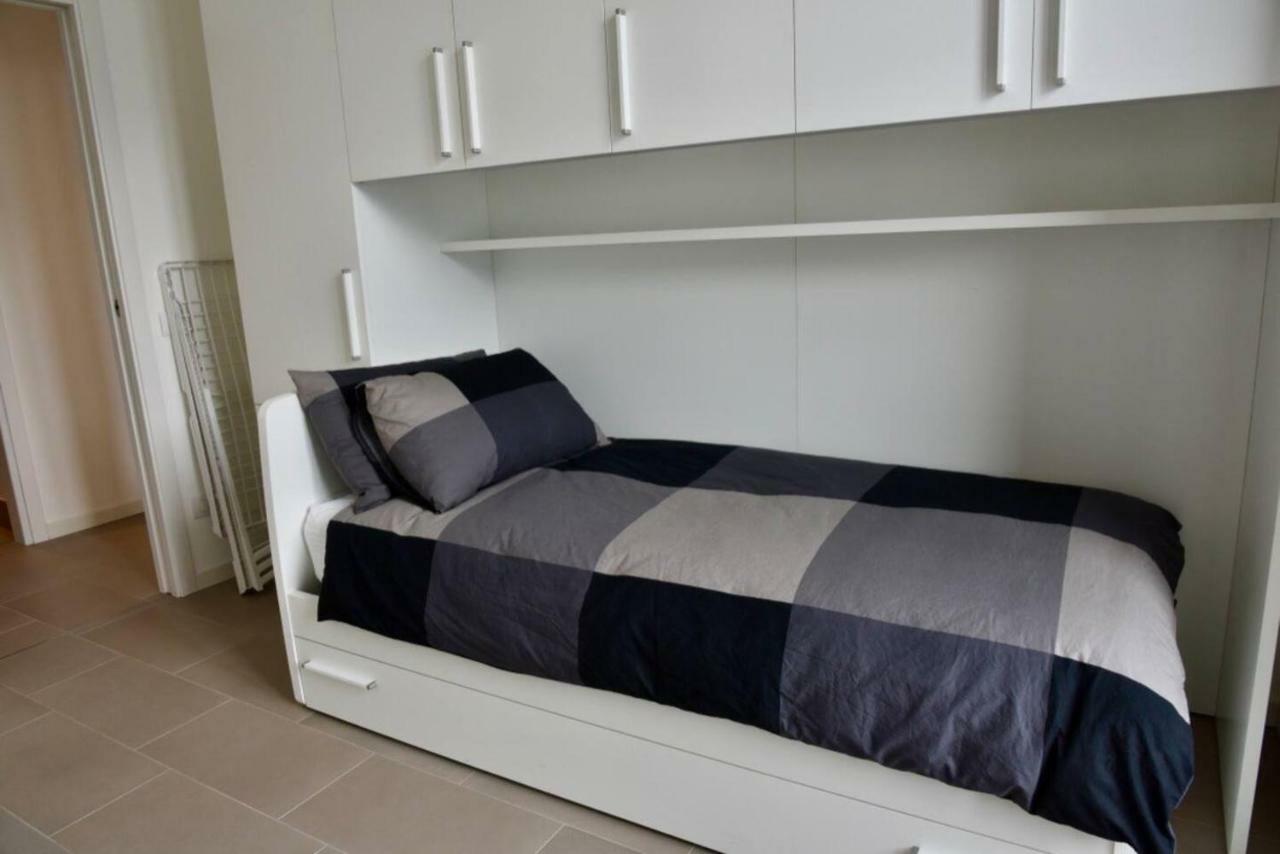 Stylish Lakefront House Lovere Εξωτερικό φωτογραφία