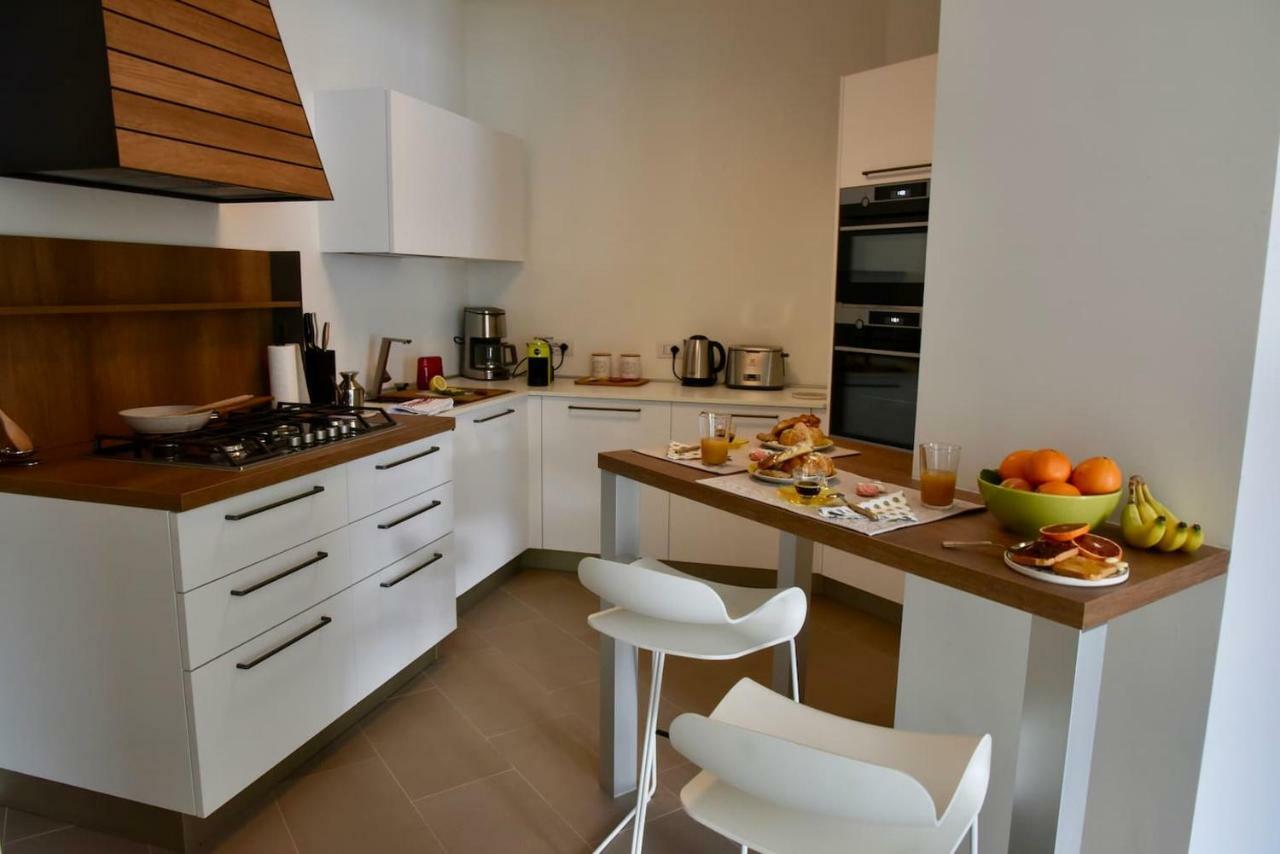 Stylish Lakefront House Lovere Εξωτερικό φωτογραφία